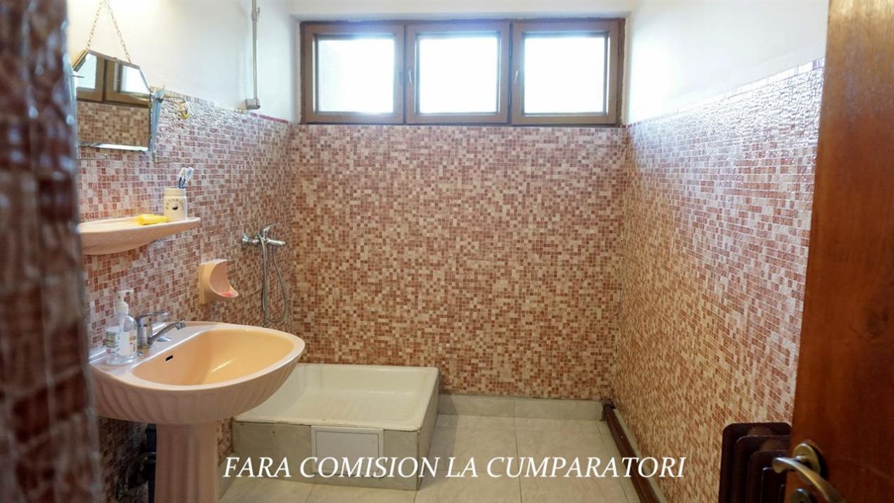 Casă cu 7 camere de vânzare în Daesti – fotografia 17 din 44