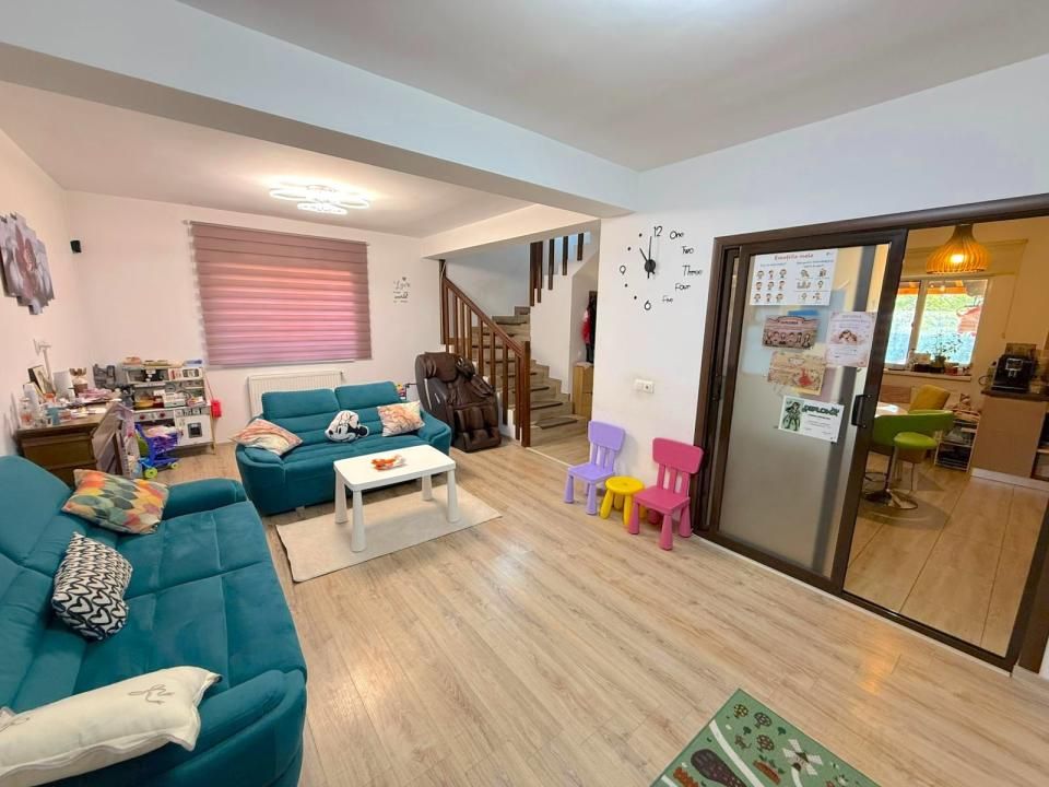 Casă cu 4 camere de vânzare în Central, Berceni – fotografia 5 din 44