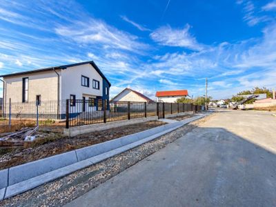 Casă cu 4 camere de vânzare în Valu lui Traian – fotografia 3 din 12