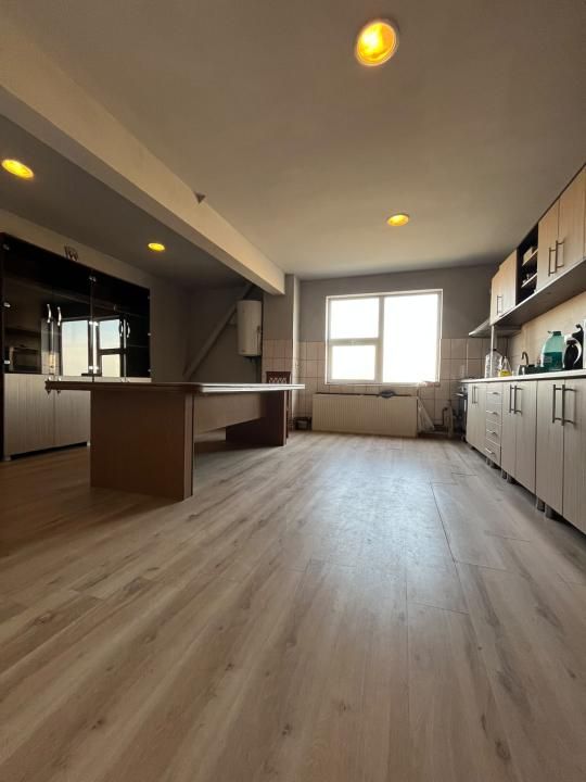 Spațiu de birouri cu 5 camere de închiriat în Exterior Est, Găești – fotografia 1 din 10