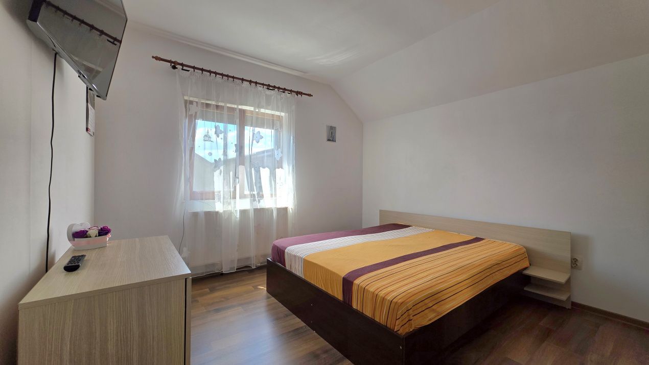 Casă cu 4 camere de vânzare în Lazu – fotografia 7 din 26