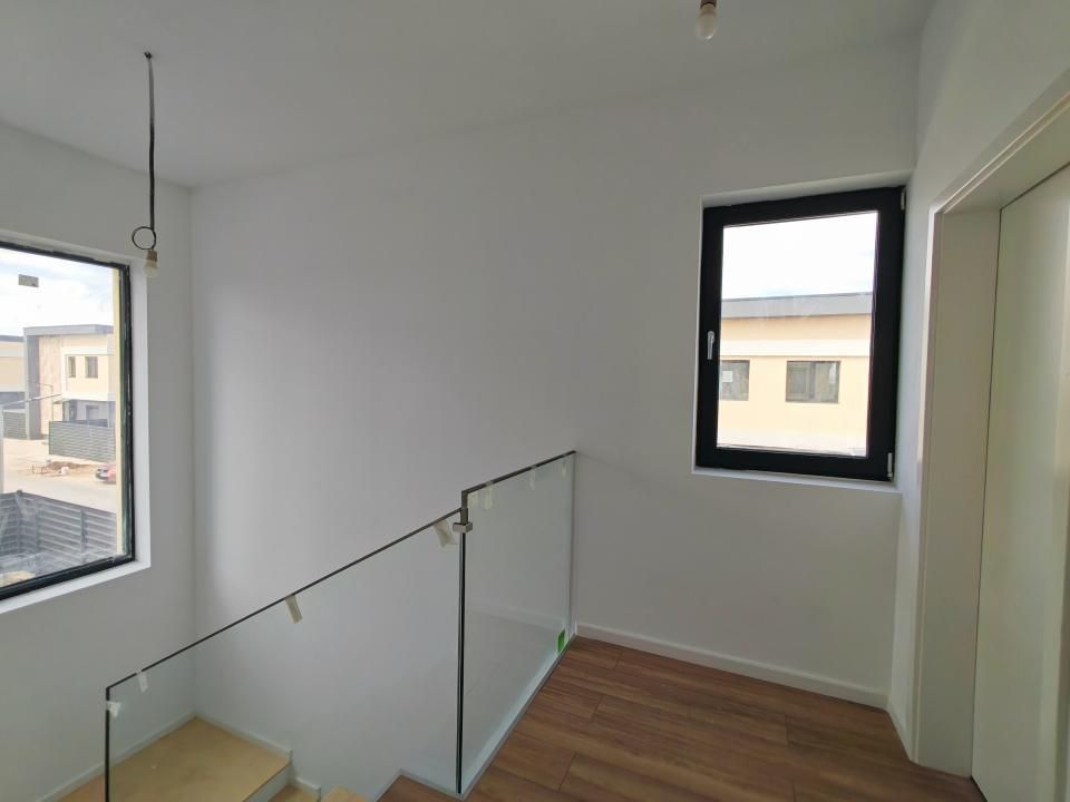 Casă cu 4 camere de vânzare în Tunari – fotografia 39 din 48