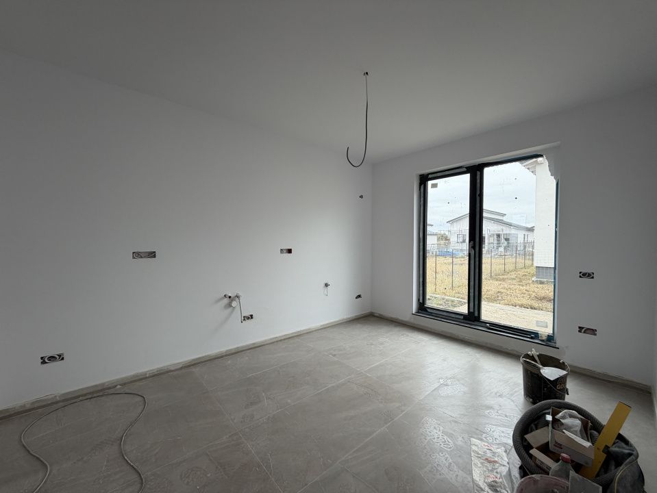 Casă cu 4 camere de vânzare în Sânpetru – fotografia 10 din 33