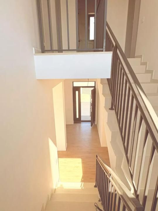 Casă cu 5 camere de vânzare în Central, Tunari – fotografia 2 din 17