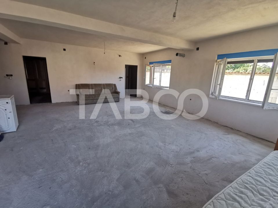 Casă cu 5 camere de vânzare în Miercurea Sibiului – fotografia 3 din 10