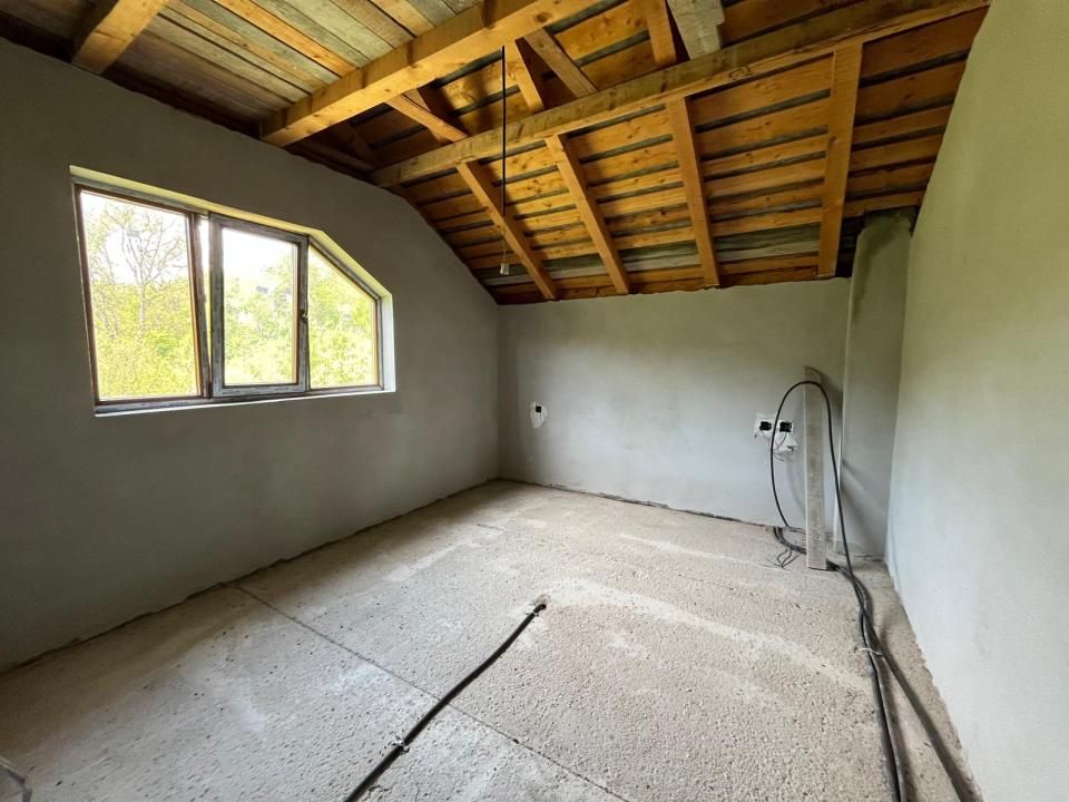 Casă cu 5 camere de vânzare în Central, Pucioasa-Sat – fotografia 6 din 19