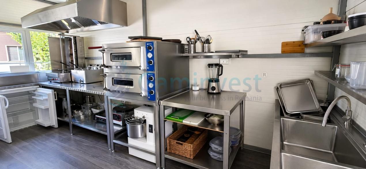 Proprietate cu 10 camere de vânzare în Central, Remetea – fotografia 12 din 24