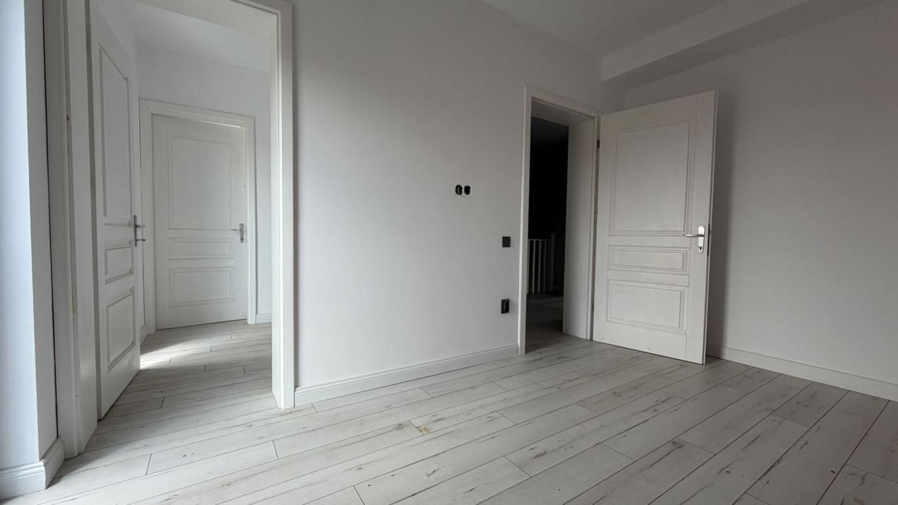 Casă cu 5 camere de vânzare în Exterior Est, Moșnița Veche – fotografia 11 din 26