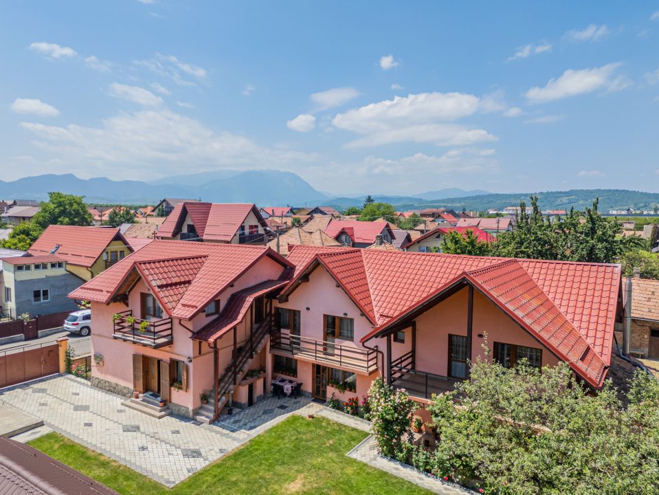 Casă cu 10 camere de vânzare în Râșnov – fotografia 15 din 35