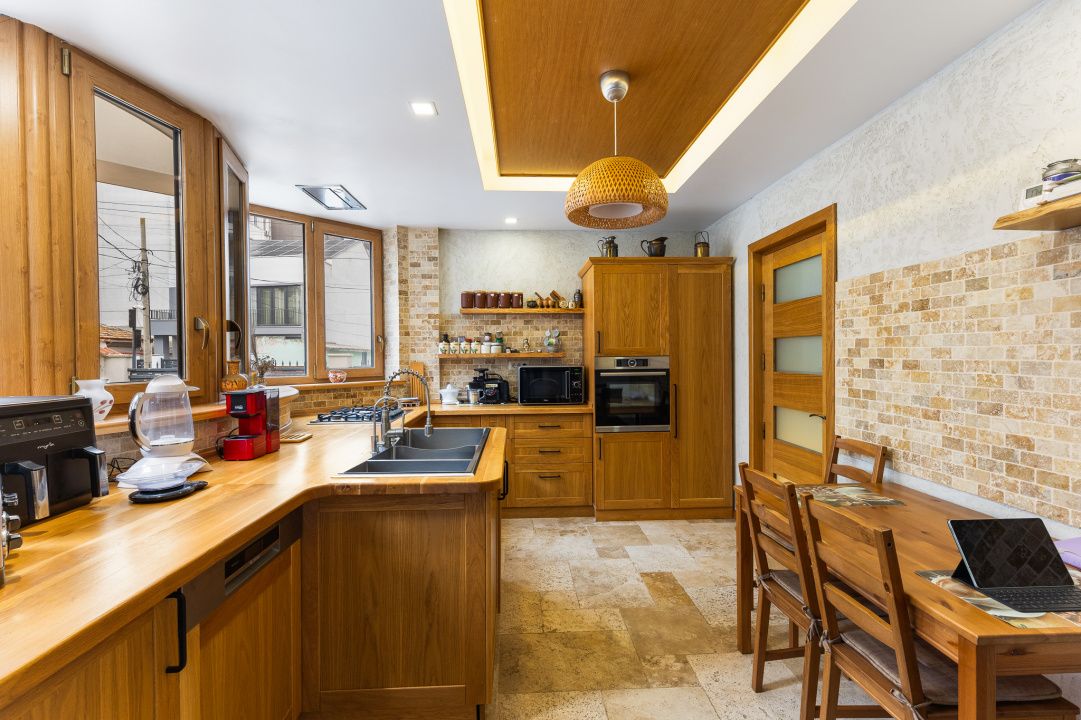 Casă cu 11 camere de vânzare în Faleza Nord, Constanța – fotografia 10 din 31