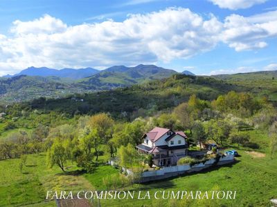 Casă cu 6 camere de vânzare în Berislavesti – fotografia 2 din 41