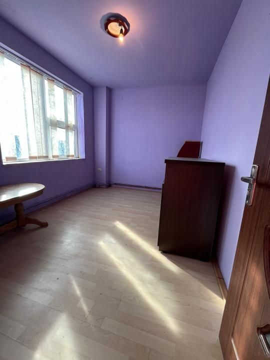 Spațiu de birouri cu 5 camere de închiriat în Exterior Est, Găești – fotografia 3 din 10