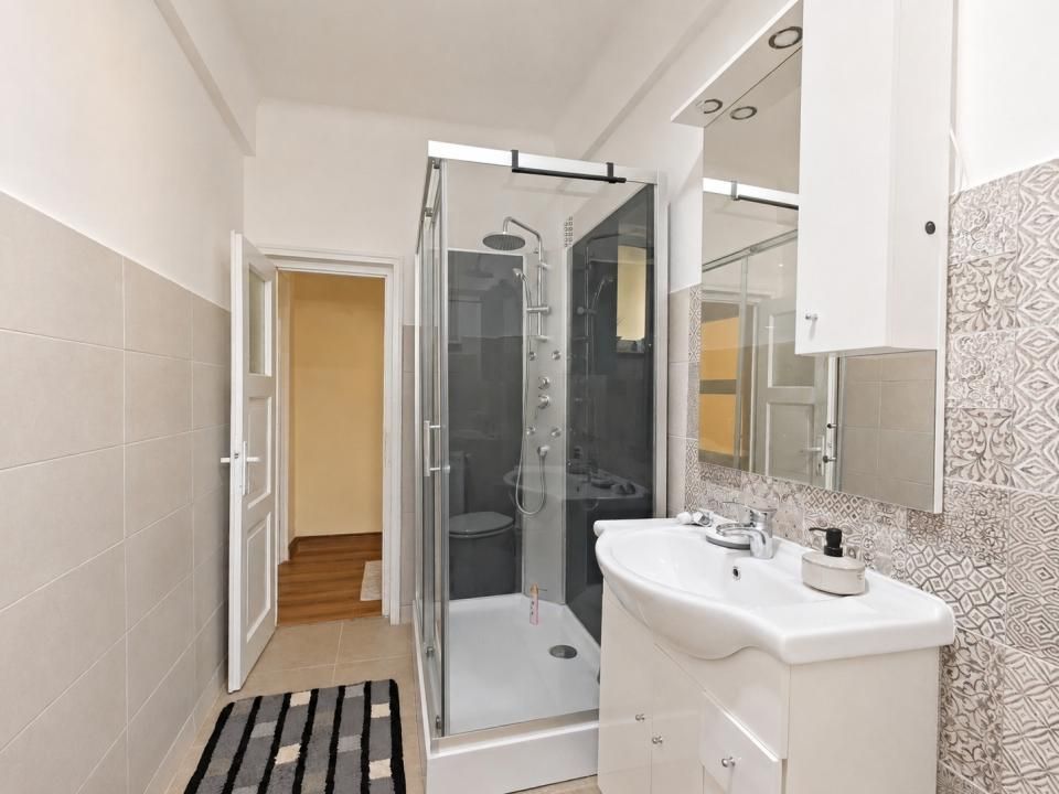 Apartament cu 2 camere de închiriat în Central, Brașov – fotografia 11 din 13