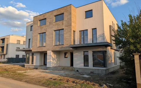 Casă cu 7 camere de vânzare în Central, Tunari