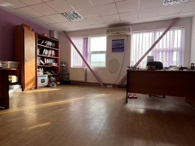 Spațiu de birouri cu 5 camere de închiriat în Exterior Est, Găești – fotografia 2 din 10