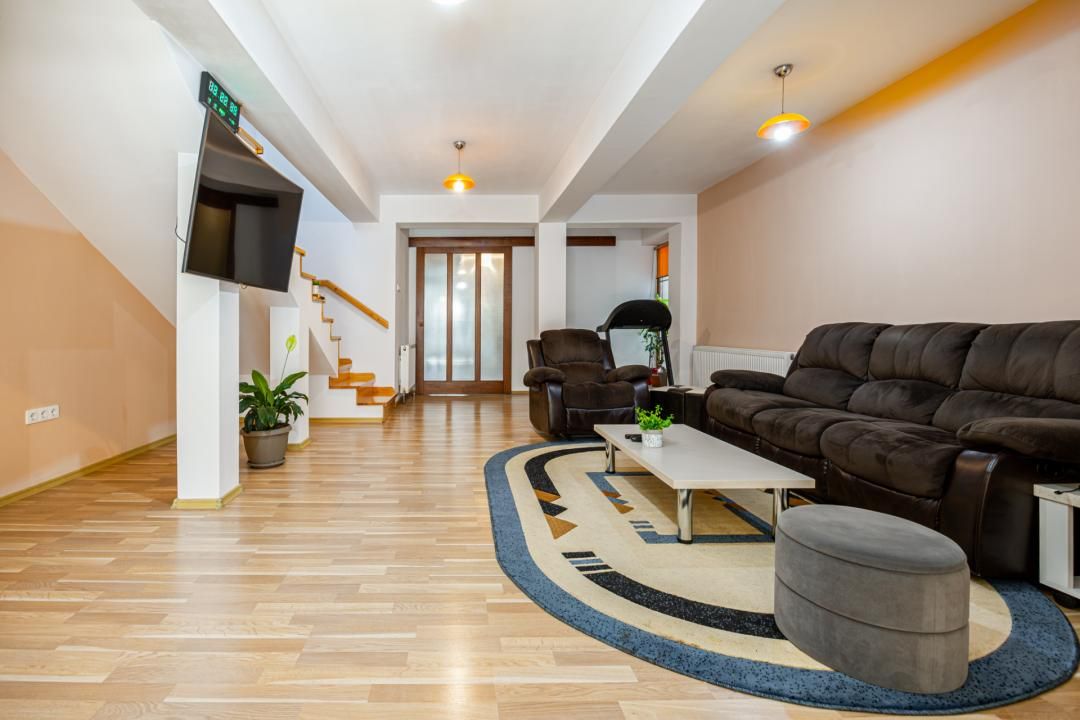 Casă cu 7 camere de vânzare în Simeria, Sfântu Gheorghe – fotografia 2 din 21