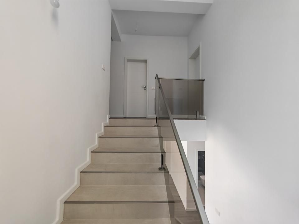 Casă cu 6 camere de vânzare în Tunari – fotografia 15 din 28