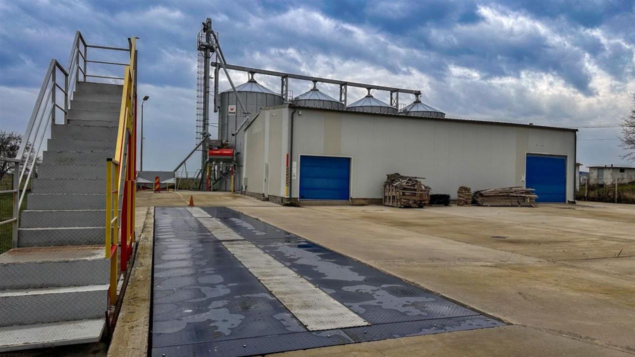 Spațiu industrial cu 3 camere de vânzare în Petresti – fotografia 2 din 13