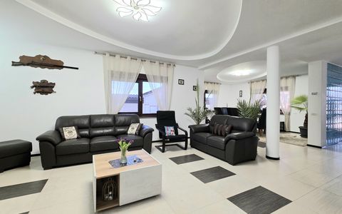 Casă cu 6 camere de vânzare în Mamaia-Sat