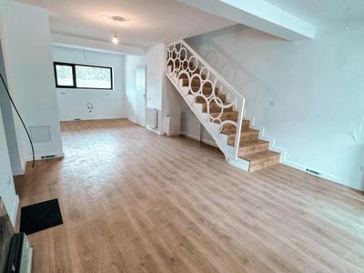 Casă cu 4 camere de vânzare în Central, Tunari – fotografia 3 din 28