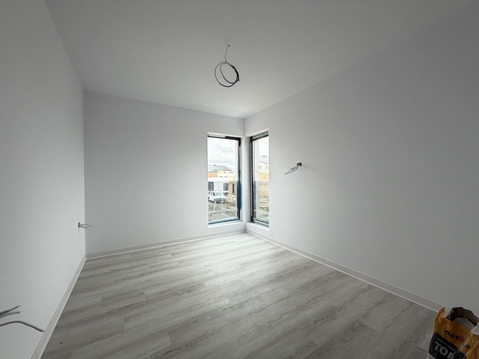 Casă cu 4 camere de vânzare în Sânpetru – fotografia 15 din 33