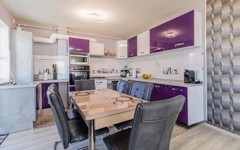 Apartament cu 3 camere de vânzare în Tractorul, Brașov