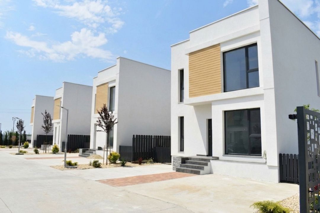 Casă cu 5 camere de vânzare în Sud, Tunari – fotografia 2 din 15