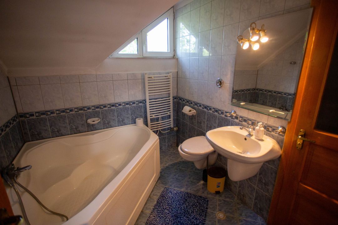 Casă cu 6 camere de vânzare în Comănești – fotografia 48 din 72