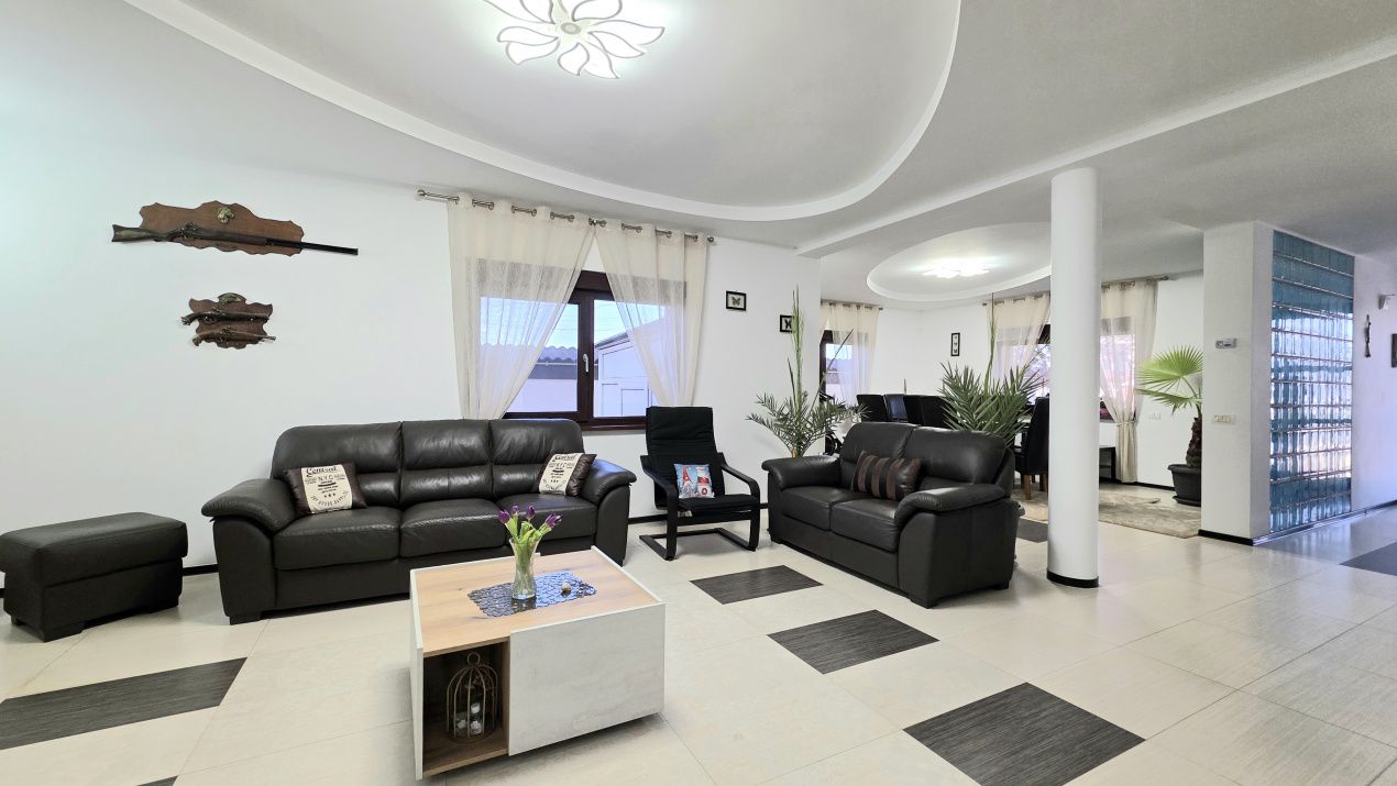 Casă cu 6 camere de vânzare în Mamaia-Sat – fotografia 1 din 36