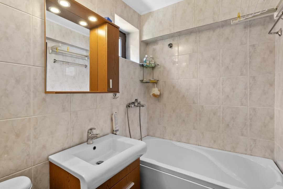Casă cu 8 camere de vânzare în Zamora, Bușteni – fotografia 17 din 20