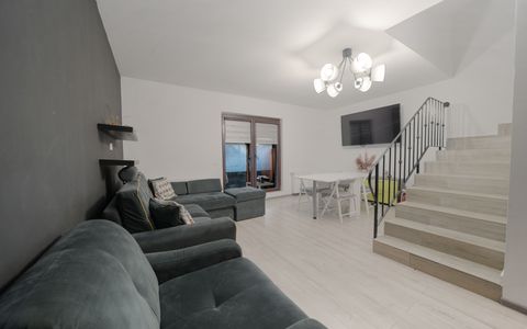 Casă cu 5 camere de vânzare în Chiajna