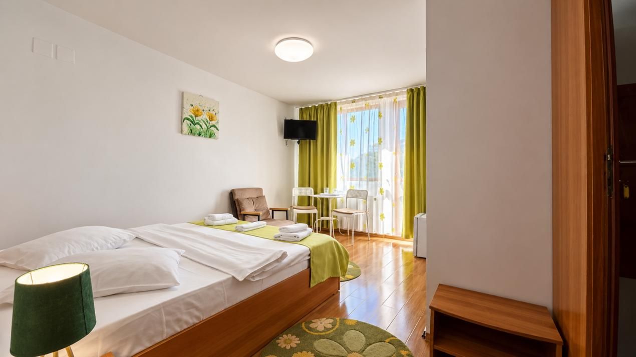Casă cu 11 camere de vânzare în Central, Bușteni – fotografia 16 din 40