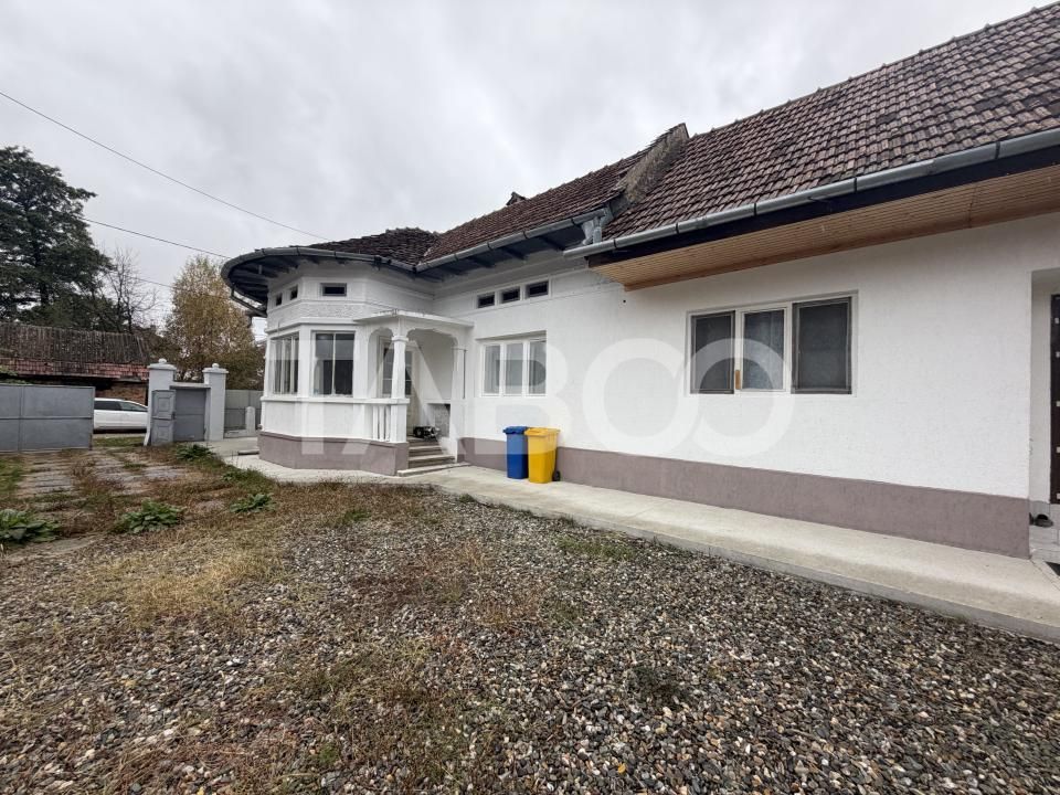 Casă cu 8 camere de vânzare în Gura Vaii – fotografia 2 din 16