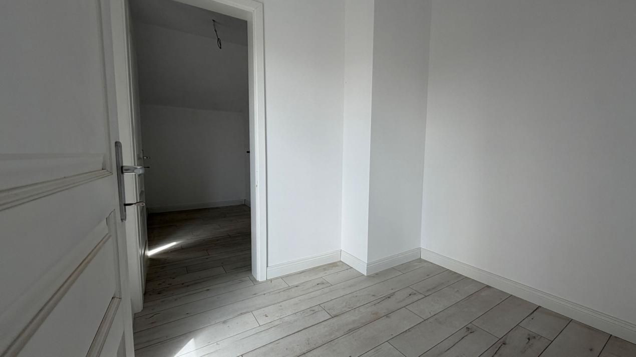 Casă cu 5 camere de vânzare în Exterior Est, Moșnița Veche – fotografia 12 din 26