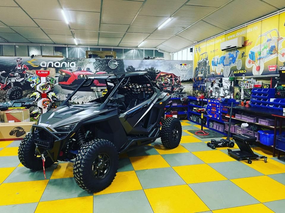 Spațiu industrial cu 4 camere de vânzare în Central, Roman – fotografia 1 din 14