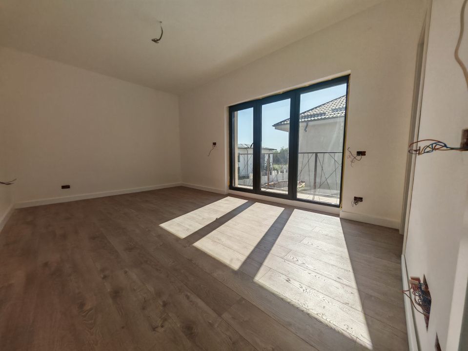 Casă cu 4 camere de vânzare în Est, Tunari – fotografia 7 din 27