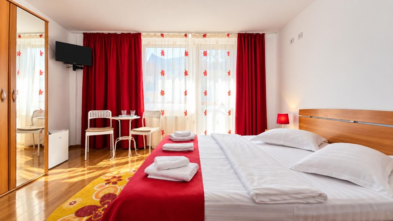Casă cu 11 camere de vânzare în Central, Bușteni – fotografia 25 din 40