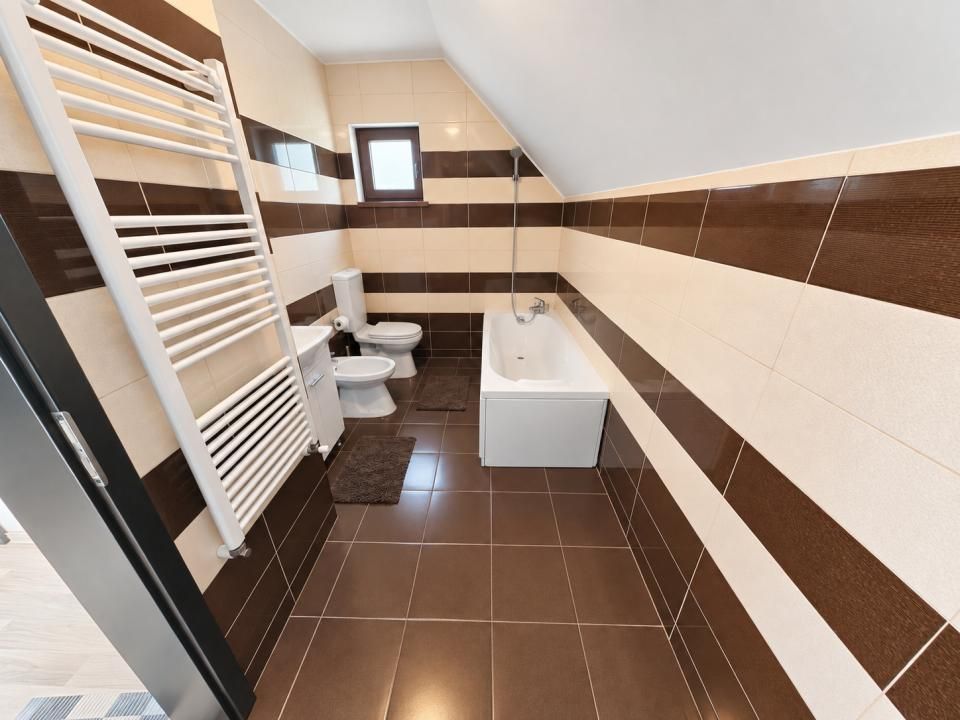 Casă cu 5 camere de vânzare în Buhalnita – fotografia 16 din 23
