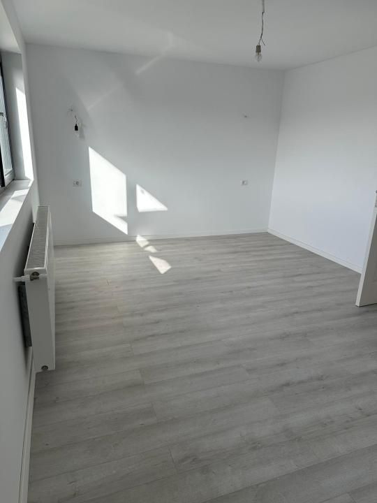 Casă cu 5 camere de vânzare în Dascalu – fotografia 10 din 33