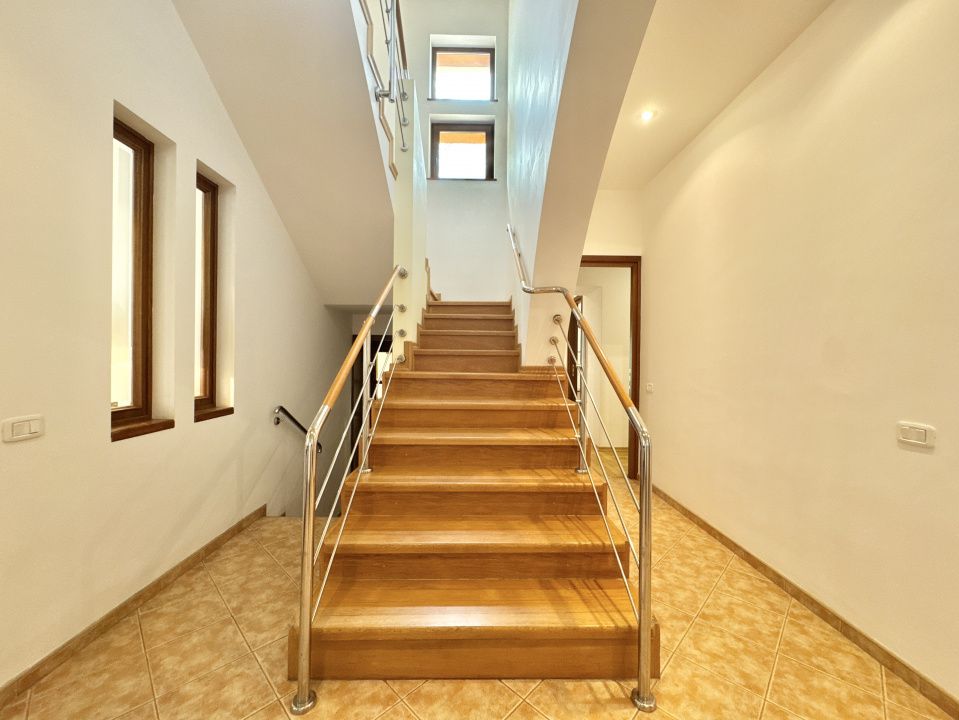 Casă cu 10 camere de vânzare în Central, Frumusani – fotografia 23 din 40