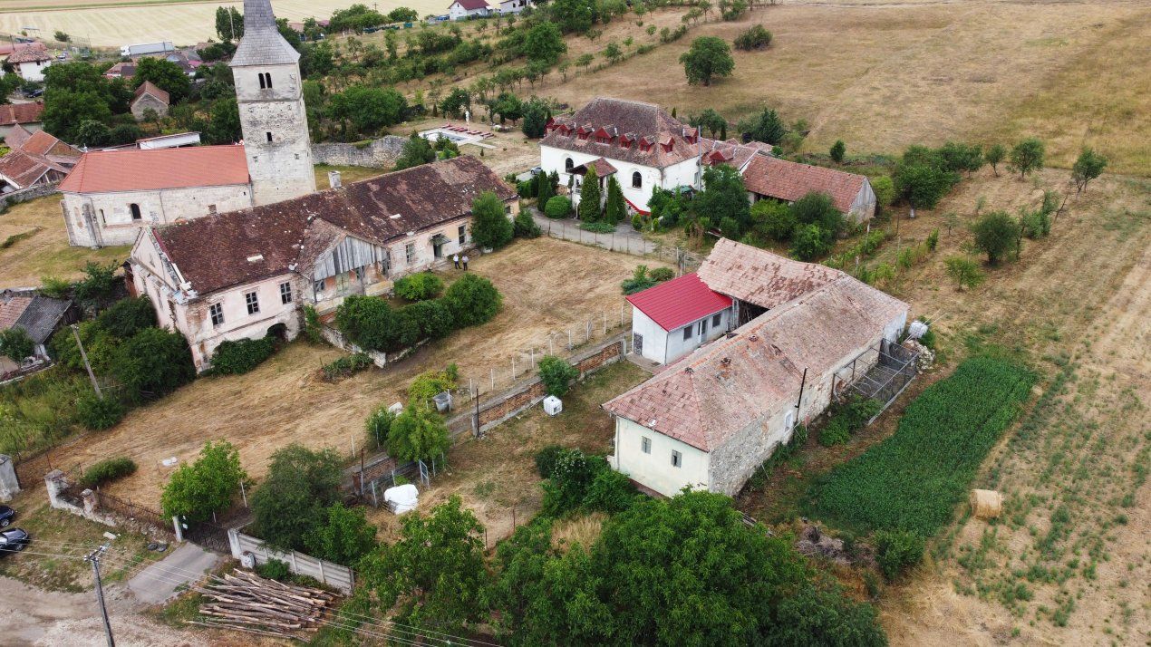 Casă cu 15 camere de vânzare în Central, Cricau – fotografia 12 din 15