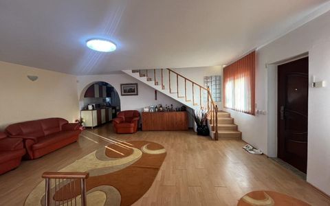 Casă cu 4 camere de vânzare în Central, Magura (Hulubesti)