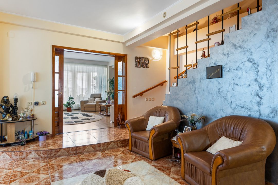 Casă cu 8 camere de vânzare în Faleza Nord, Constanța – fotografia 7 din 25