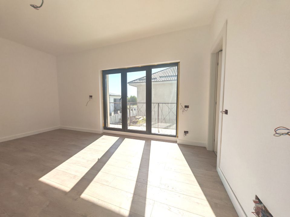 Casă cu 4 camere de vânzare în Est, Tunari – fotografia 12 din 27