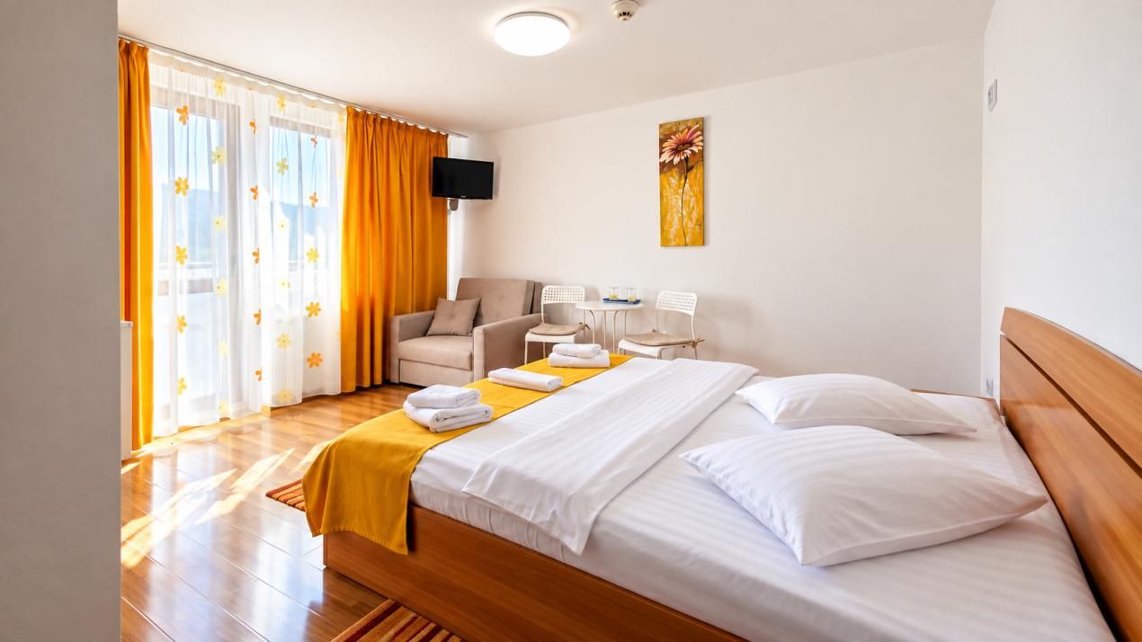 Casă cu 11 camere de vânzare în Central, Bușteni – fotografia 32 din 40