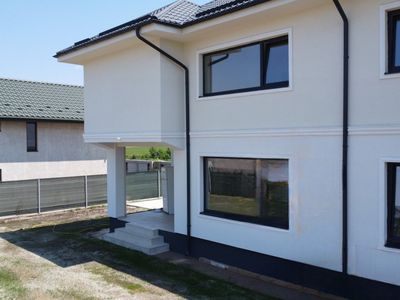 Casă cu 5 camere de vânzare în Dascalu – fotografia 3 din 33