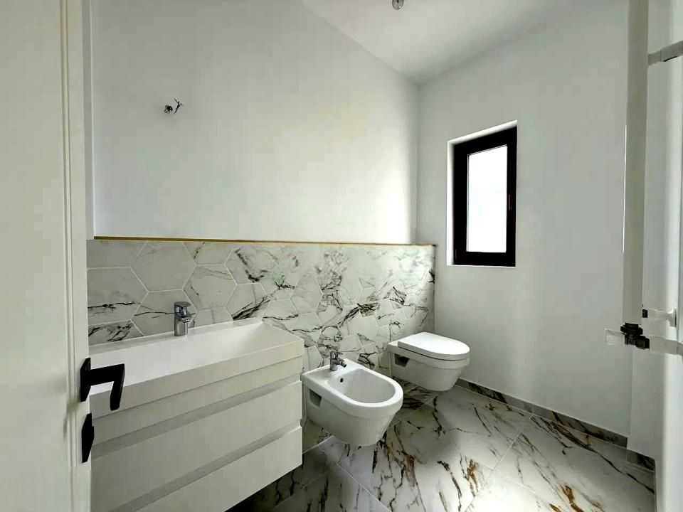 Casă cu 4 camere de vânzare în Central, Tunari – fotografia 5 din 20