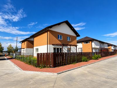 Casă cu 4 camere de vânzare în Nord-Vest, Sabareni – fotografia 4 din 21