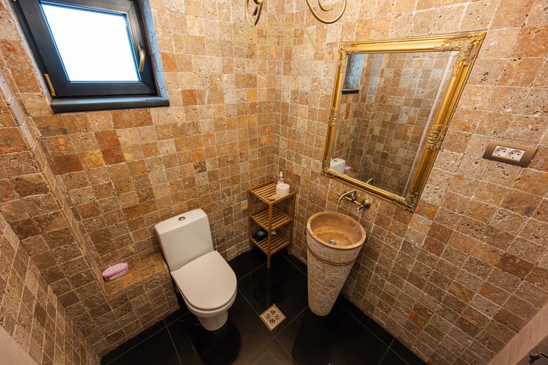 Casă cu 8 camere de vânzare în Ultimul leu, Galați – fotografia 18 din 86