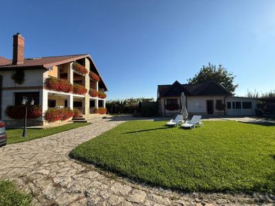 Casă cu 10 camere de vânzare în Central, Roman – fotografia 4 din 9